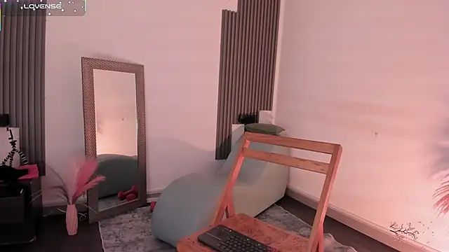 fransheskarossi online show from February 5, 2026, 12:10 pm