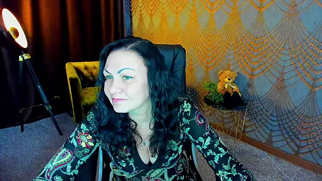 IrissMoon online show from April 14, 2026, 5:46 am