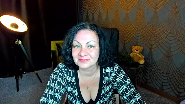 IrissMoon online show from June 11, 2026, 2:53 am