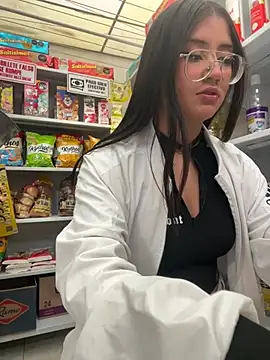 Snapshot of StrawberryPink_ chatting on February 26, 2026, 11:31 am StrawberryPink online show from February 26, 2026, 11:31 am