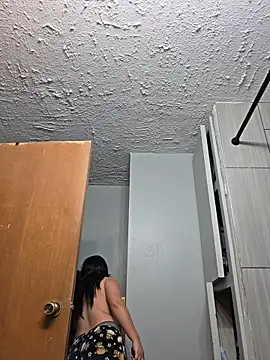 AriannaPenaxo online show from April 1, 2026, 9:56 pm