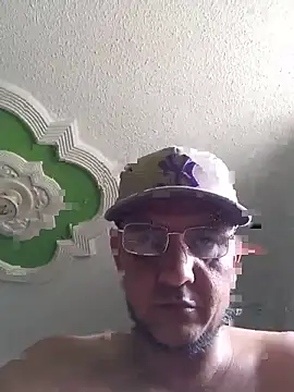 Juanstevan2724 online show from February 20, 2026, 8:42 pm