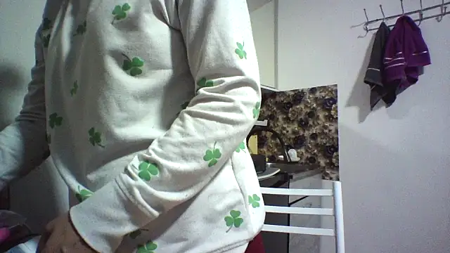 bella2322 online show from February 9, 2026, 4:44 pm