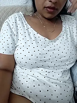 Hot-Tinaa online show from April 5, 2026, 1:47 am