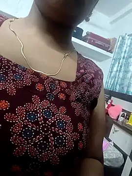 Hot-Tinaa online show from April 12, 2026, 4:34 pm