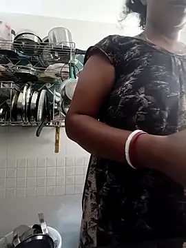 Hot-Tinaa online show from April 24, 2026, 8:50 am