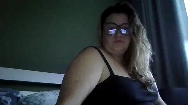 Snapshot of QueenCurvy_Charley28 chatting on June 16, 2026, 8:00 pm QueenCurvy Charley28 online show from June 16, 2026, 8:00 pm