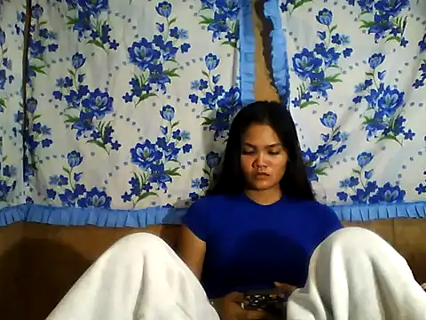 PinaySkinnyJust18 online show from April 16, 2026, 10:16 am