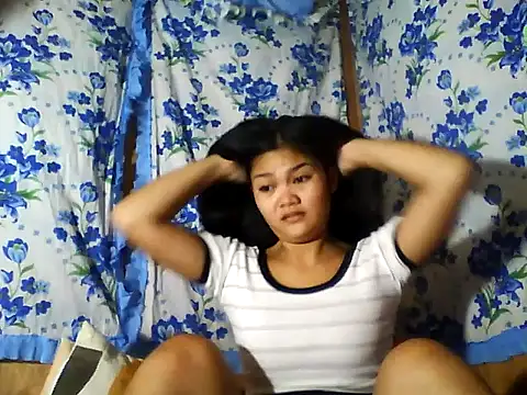 PinaySkinnyJust18 online show from June 30, 2026, 10:33 pm