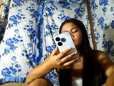 PinaySkinnyJust18 online show from July 8, 2026, 10:03 pm