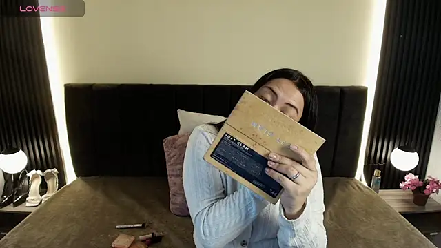 IvonneRoss  online show from March 12, 2026, 12:00 pm