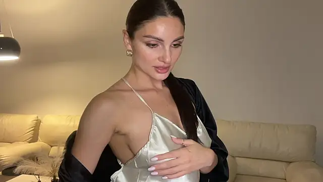 RoxelleSilvara69 online show from July 19, 2026, 11:52 pm