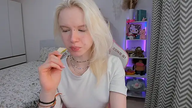 Snapshot of Mia_WaterFall chatting on February 13, 2026, 3:24 am Mia WaterFall online show from February 13, 2026, 3:24 am