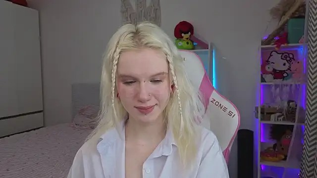 Mia WaterFall online show from April 3, 2026, 3:37 am