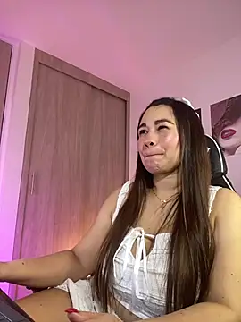 saray mendozaa online show from June 25, 2026, 7:18 pm