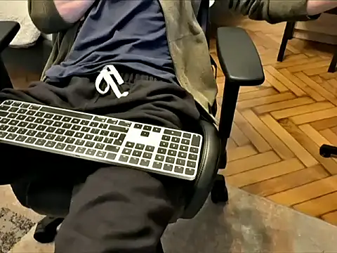 AfterTheRun online show from April 17, 2026, 12:52 pm