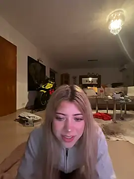 Snapshot of MelliMoon chatting on February 1, 2026, 9:13 pm MelliMoon online show from February 1, 2026, 9:13 pm