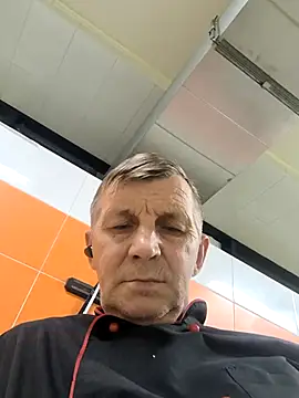 Snapshot of andrei73200 chatting on February 27, 2026, 1:22 pm andrei73200 online show from February 27, 2026, 1:22 pm