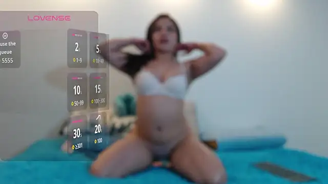 Snapshot of RaivenMoon_ chatting on February 15, 2026, 5:04 am RaivenMoon online show from February 15, 2026, 5:04 am