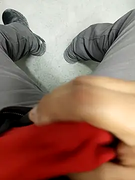 erikk666 online show from April 15, 2026, 3:35 am