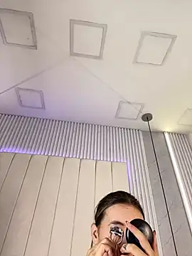 JuliaColemann online show from February 12, 2026, 12:00 pm