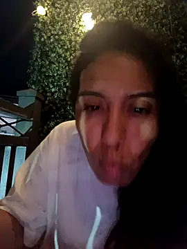 LizaLorini online show from April 16, 2026, 12:33 am