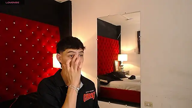 Logan Woods online show from January 18, 2026, 9:07 pm