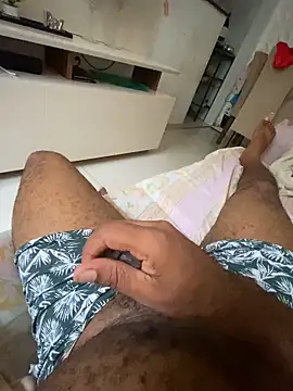 Snapshot of hudson19cm chatting on February 5, 2026, 3:27 pm hudson19cm online show from February 5, 2026, 3:27 pm