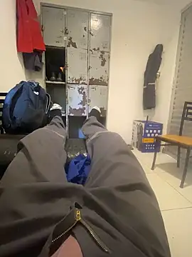 Snapshot of hudson19cm chatting on February 7, 2026, 7:39 pm hudson19cm online show from February 7, 2026, 7:39 pm