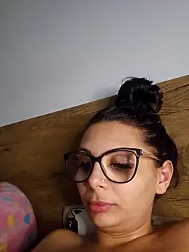 HiddendesireXO01 online show from February 12, 2026, 10:27 pm