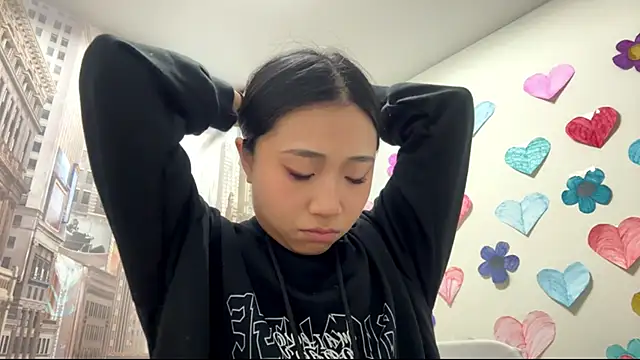 SweetMiaXO online show from March 13, 2026, 4:02 pm