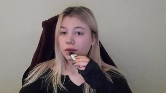 Snapshot of Lulu_Di chatting on February 12, 2026, 11:22 pm Lulu Di online show from February 12, 2026, 11:22 pm