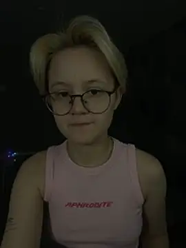 LuunaDorean online show from February 13, 2026, 7:21 pm