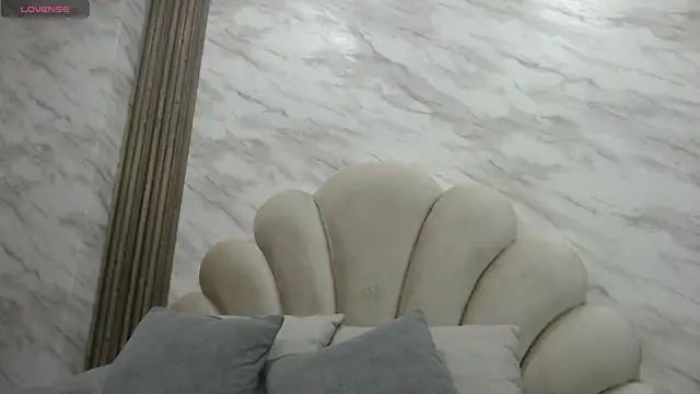 darkkjulietha online show from May 19, 2026, 5:52 pm