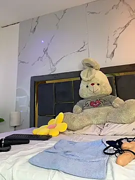 Doll Luna  online show from March 10, 2026, 10:20 am