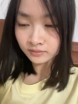 miaomiaou  online show from April 24, 2026, 5:15 pm