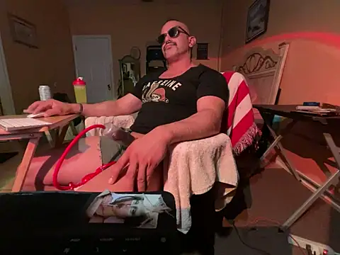 Snapshot of daddydonkey84 chatting on February 9, 2026, 7:12 am daddydonkey84 online show from February 9, 2026, 7:12 am