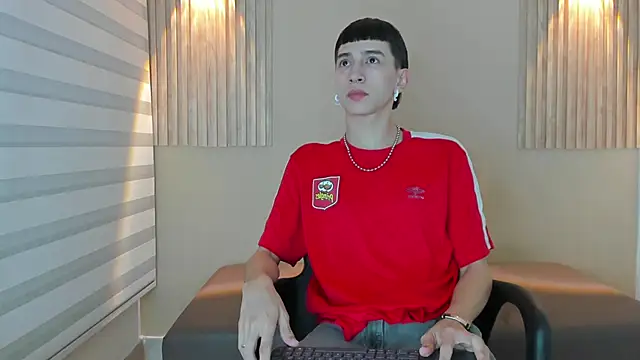 lian cameron online show from February 14, 2026, 3:47 am