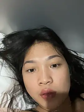 Lyn-be99 online show from April 16, 2026, 1:39 am