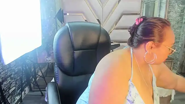 Snapshot of Shara_Oz chatting on February 8, 2026, 2:59 am Shara Oz online show from February 8, 2026, 2:59 am