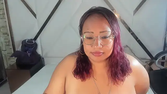 Snapshot of Shara_Oz chatting on February 16, 2026, 2:51 am Shara Oz online show from February 16, 2026, 2:51 am