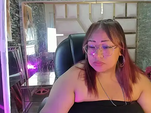 Snapshot of Shara_Oz chatting on February 21, 2026, 2:45 am Shara Oz online show from February 21, 2026, 2:45 am