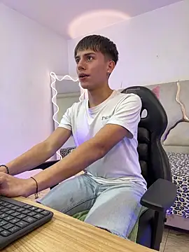 Snapshot of EVAN_TAY chatting on February 10, 2026, 2:59 am EVAN TAY online show from February 10, 2026, 2:59 am