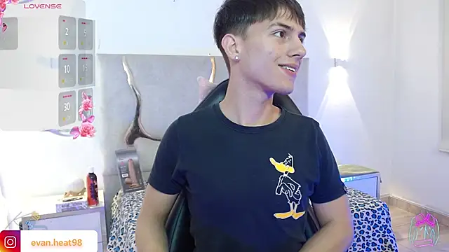 Snapshot of EVAN_TAY chatting on February 14, 2026, 4:09 am EVAN TAY online show from February 14, 2026, 4:09 am