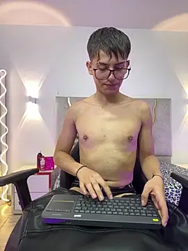 Snapshot of EVAN_TAY chatting on March 2, 2026, 5:19 am EVAN TAY online show from March 2, 2026, 5:19 am