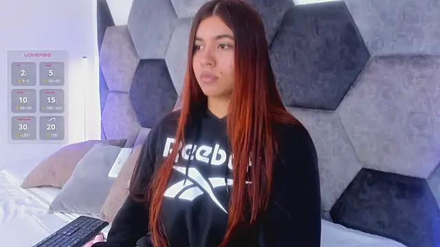 Snapshot of DulceJones chatting on February 4, 2026, 8:47 pm DulceJones online show from February 4, 2026, 8:47 pm