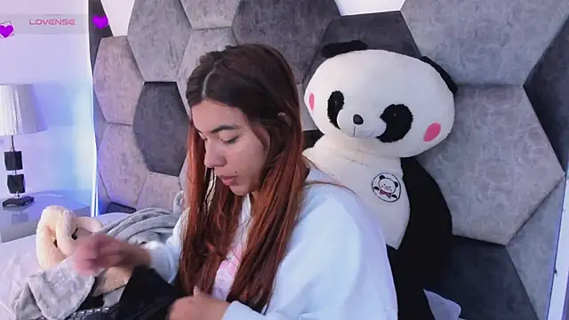 Snapshot of DulceJones chatting on February 23, 2026, 8:28 pm DulceJones online show from February 23, 2026, 8:28 pm