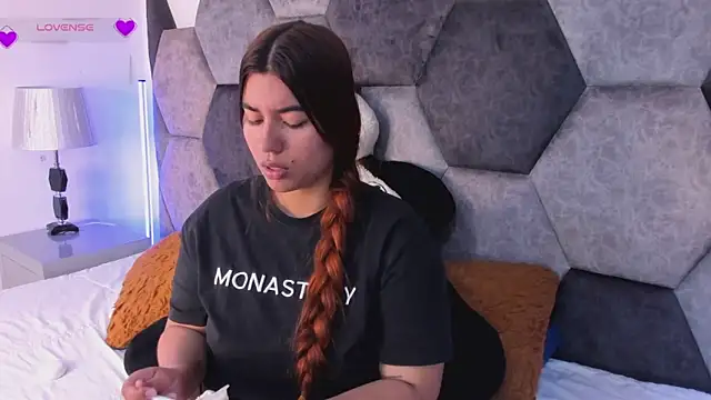 Snapshot of DulceJones chatting on February 26, 2026, 8:41 pm DulceJones online show from February 26, 2026, 8:41 pm