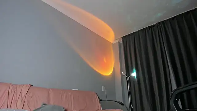 Snapshot of emy_lovee chatting on February 15, 2026, 1:46 am emy lovee online show from February 15, 2026, 1:46 am