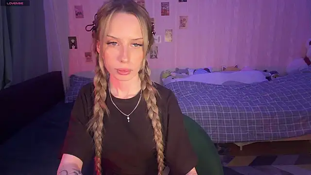 DellaCampbell online show from April 27, 2026, 3:54 pm